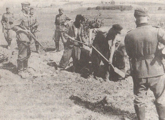 5.civiliste-si-kopou-hrob.b.jpg